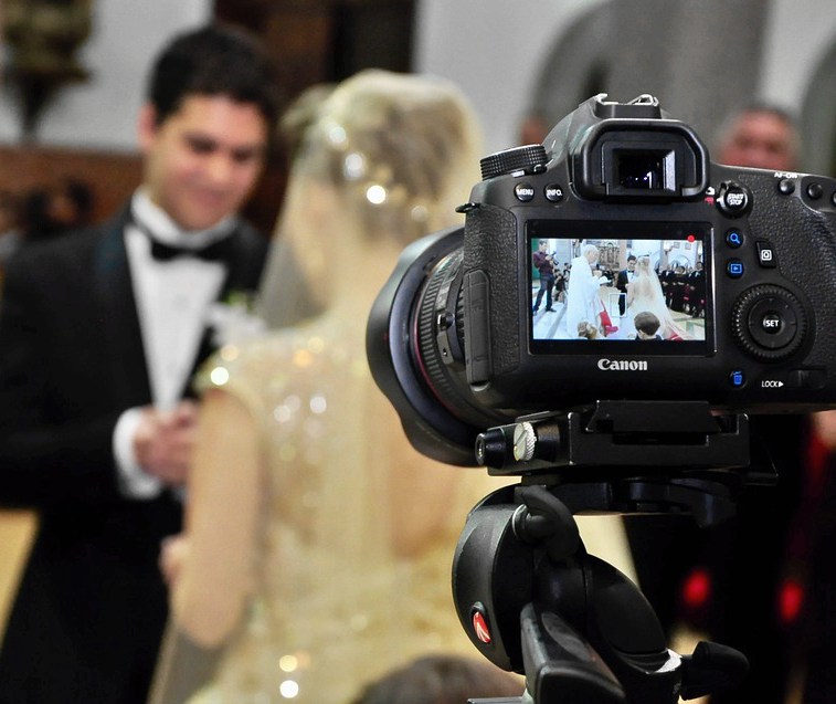 sydney wedding photographer at work